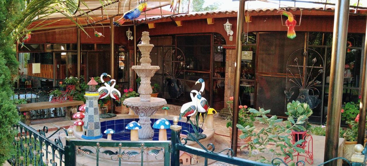 Hotel La De Lola *